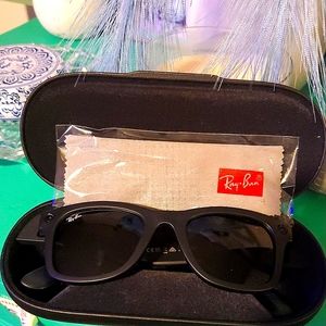 Ray Ban Wayfarer Luxottica glasses